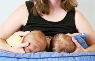 Mensuel pendant l'allaitement maternel: causes et caractéristiques