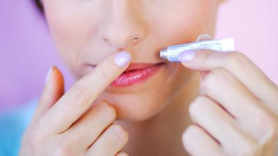 Comment se débarrasser des rhumes sur les lèvres: une liste des méthodes les plus efficaces