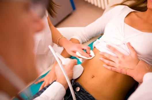 Kyste du corps jaune de l'ovaire droit: causes, symptômes et méthodes de traitement