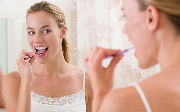 Puis-je me brosser les dents avec du soda? Quels sont les avantages et les inconvénients de cette méthode?